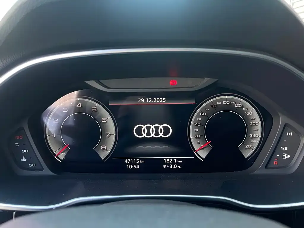 Audi Q3 2023 из CN, фото 3
