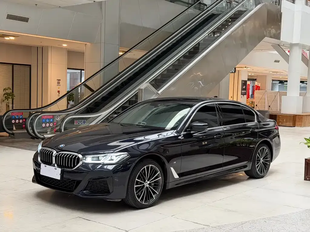 BMW 5 Series — фото 1