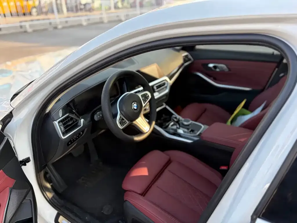 BMW 3 Series 2022 из CN, фото 2