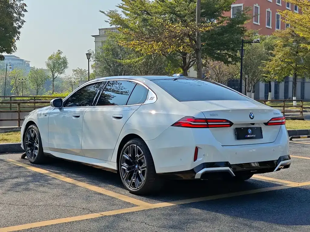 BMW 5 Series 2025 из CN, фото 5