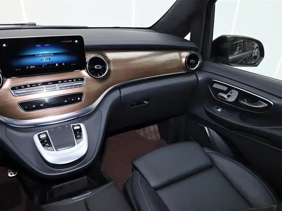 Mercedes-Benz V-Class 2023 из CN, фото 1