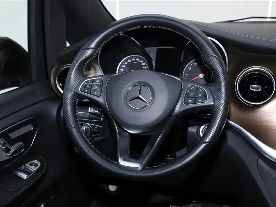 Mercedes-Benz V-Class 2023 из CN, фото 4
