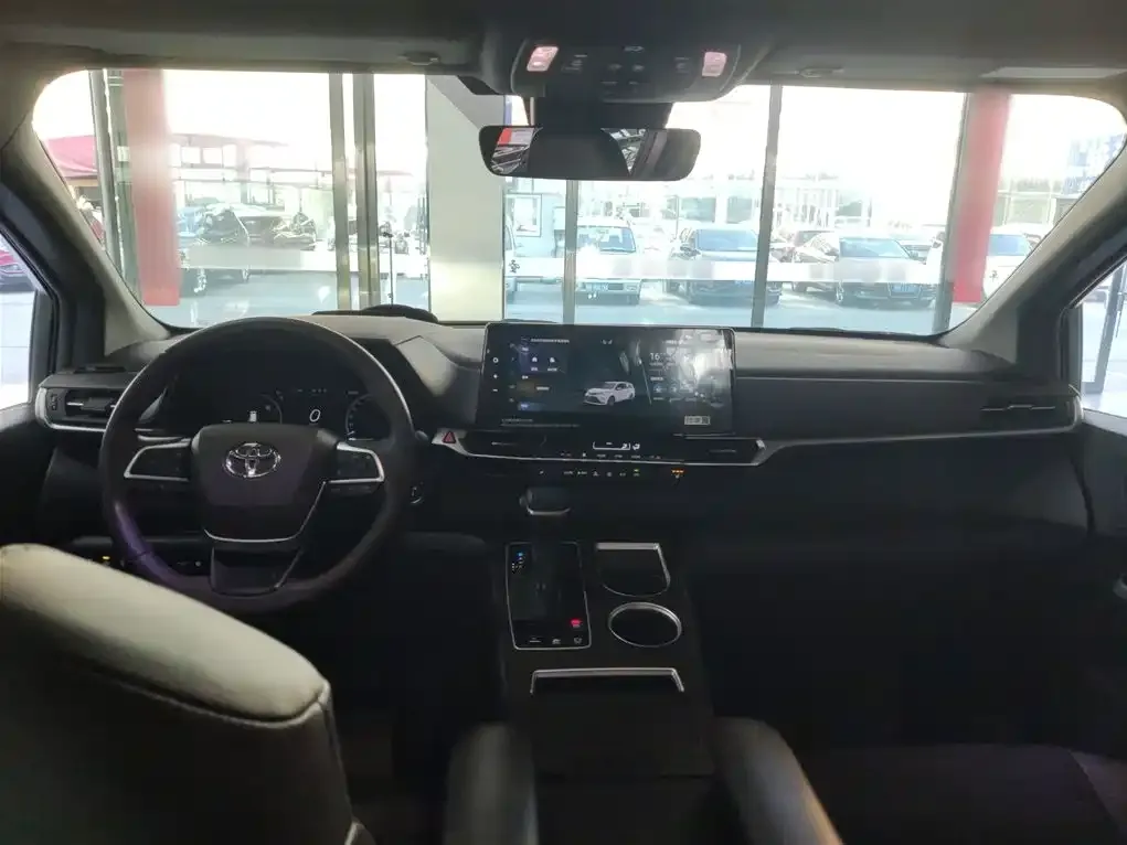 Toyota Granvia 2024 из CN, фото 4
