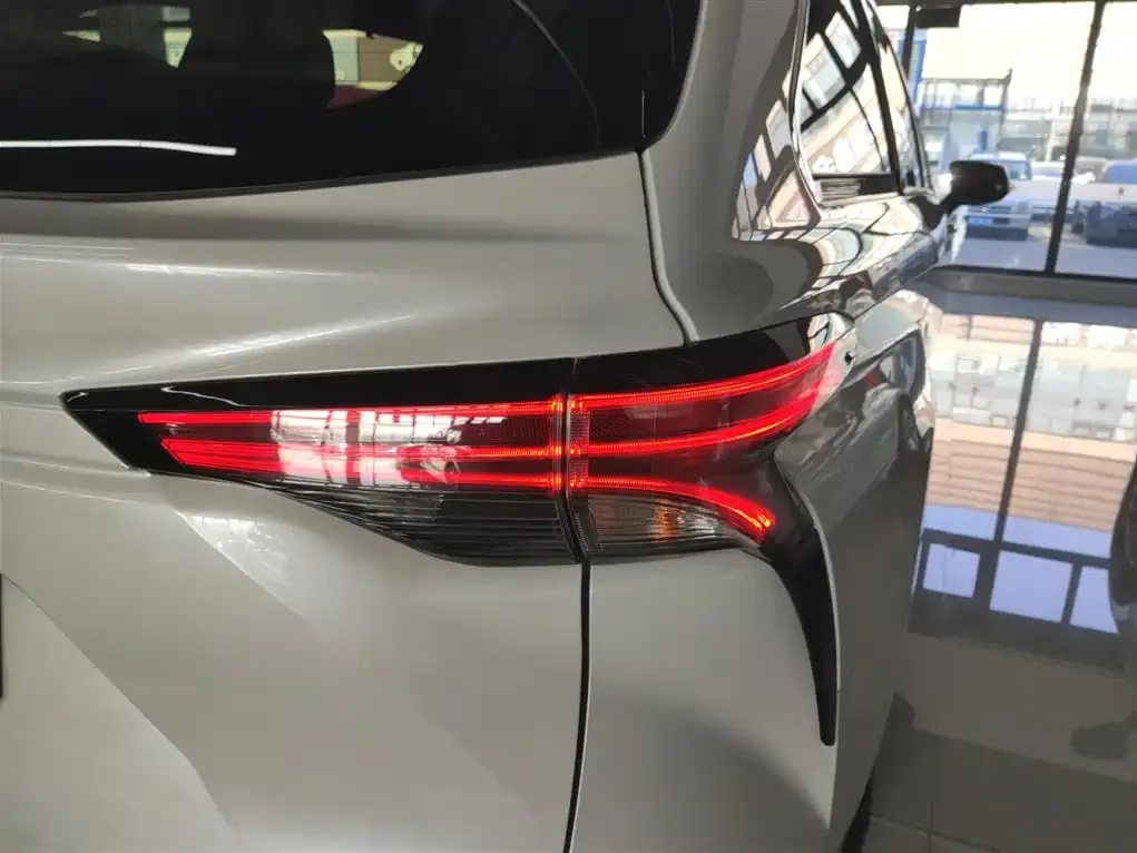 Toyota Granvia 2024 из CN, фото 7