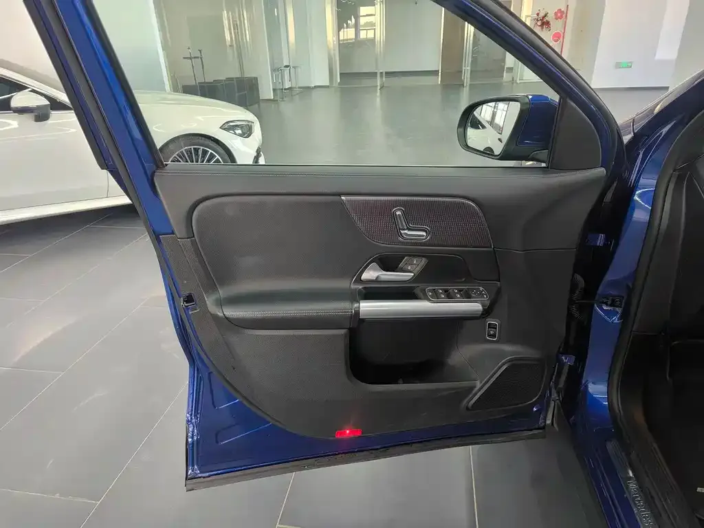 Mercedes-Benz EQA 2023 из CN, фото 8