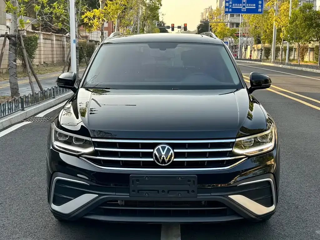 Volkswagen Tiguan L 2023 из CN, фото 4