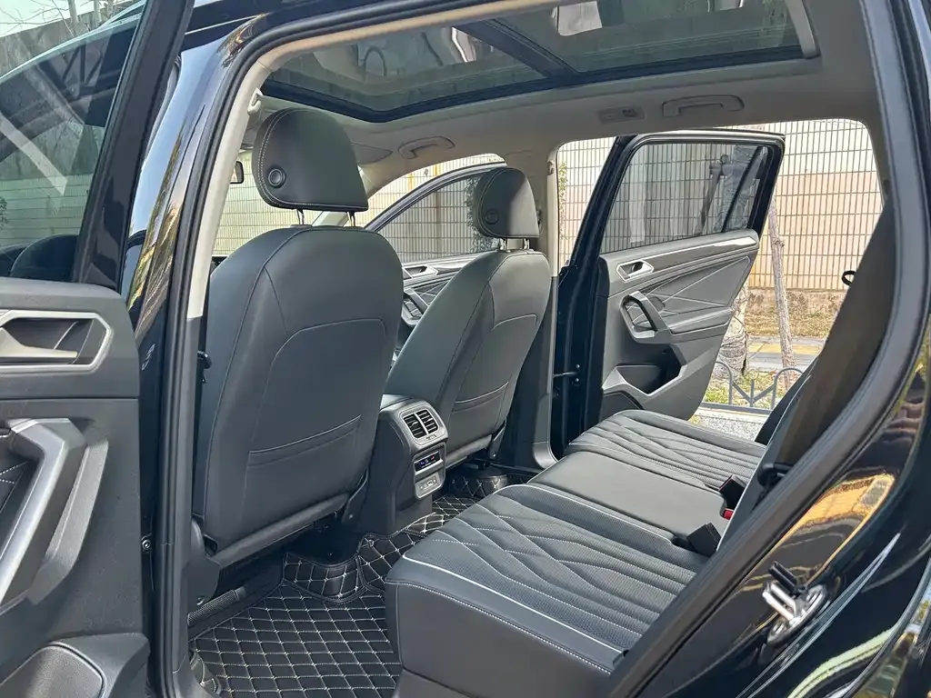 Volkswagen Tiguan L 2023 из CN, фото 3
