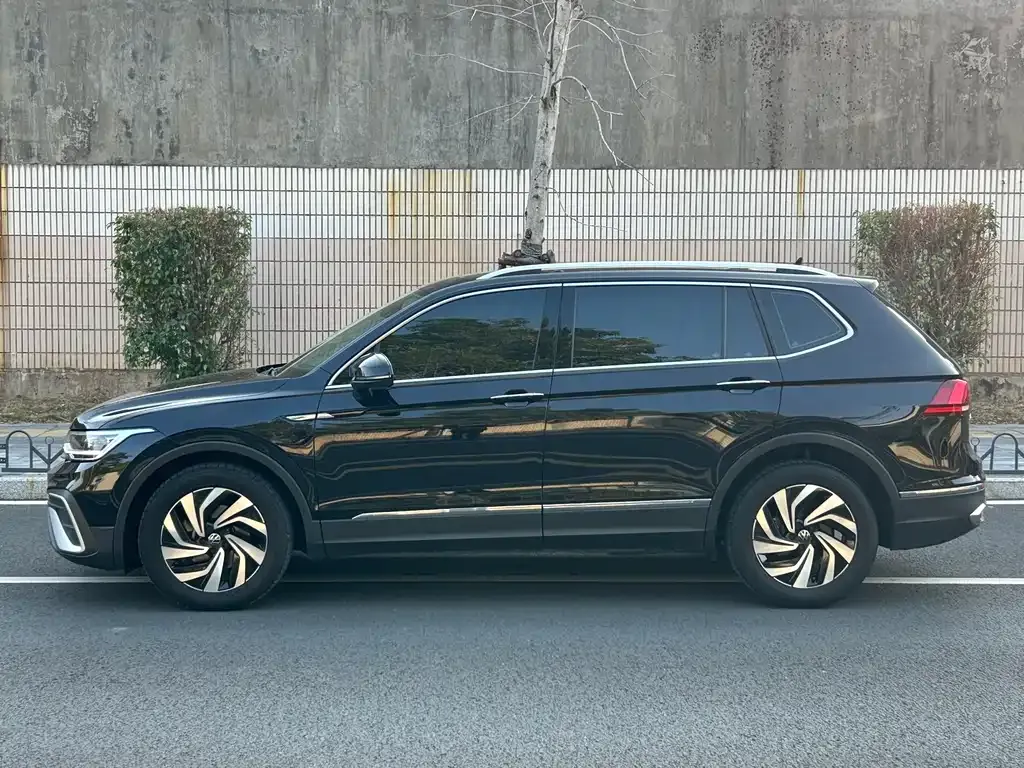 Volkswagen Tiguan L 2023 из CN, фото 9