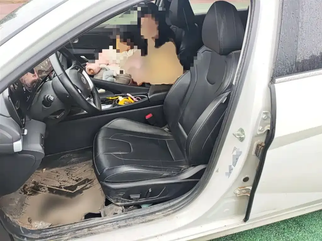 Hyundai Elantra 2023 из CN, фото 4