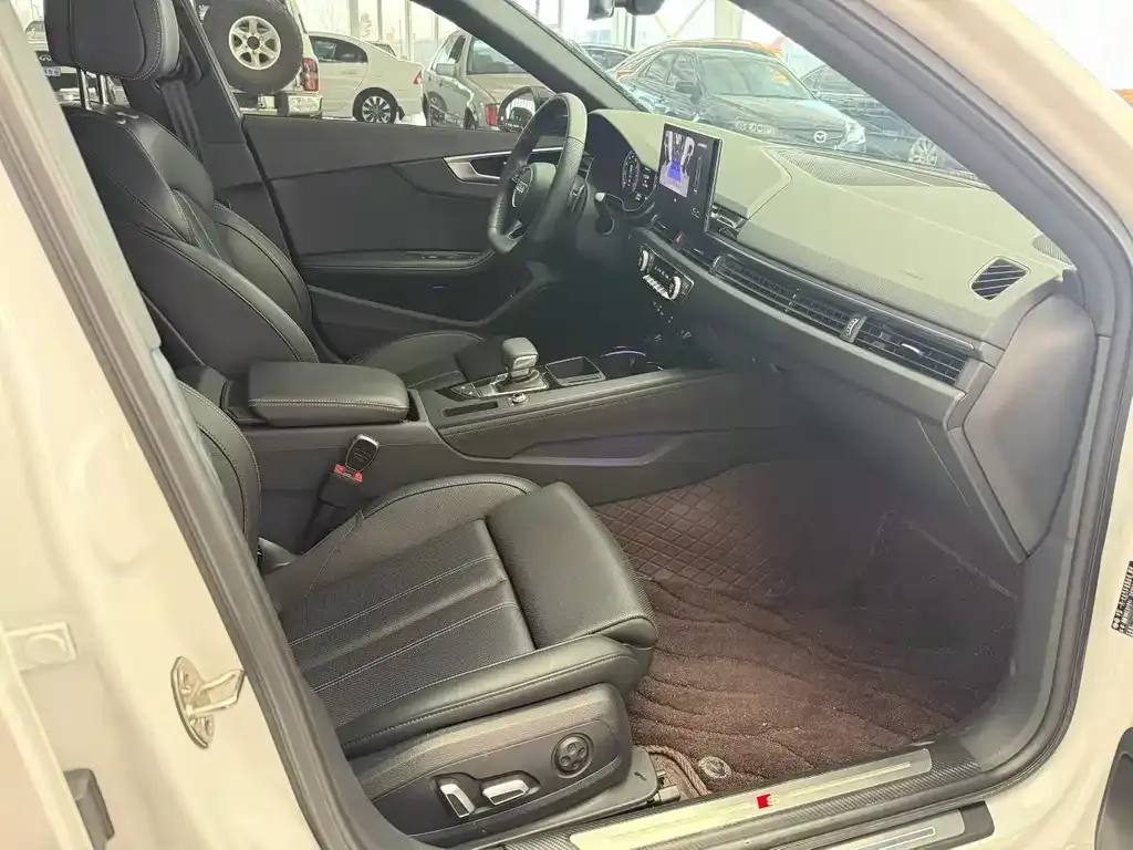 Audi A4L 2024 из CN, фото 9