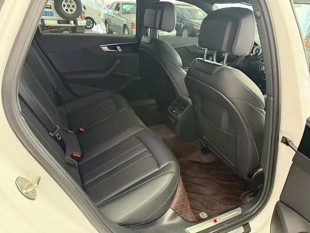 Audi A4L 2024 из CN, фото 3