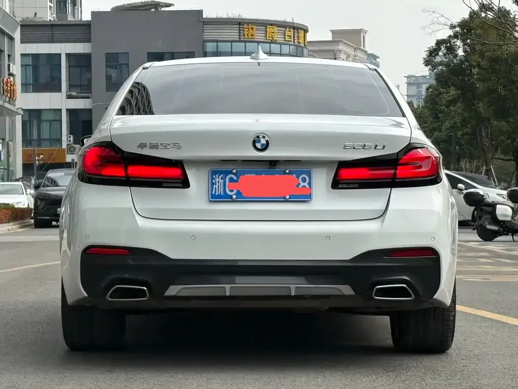 BMW 5 Series — фото 3