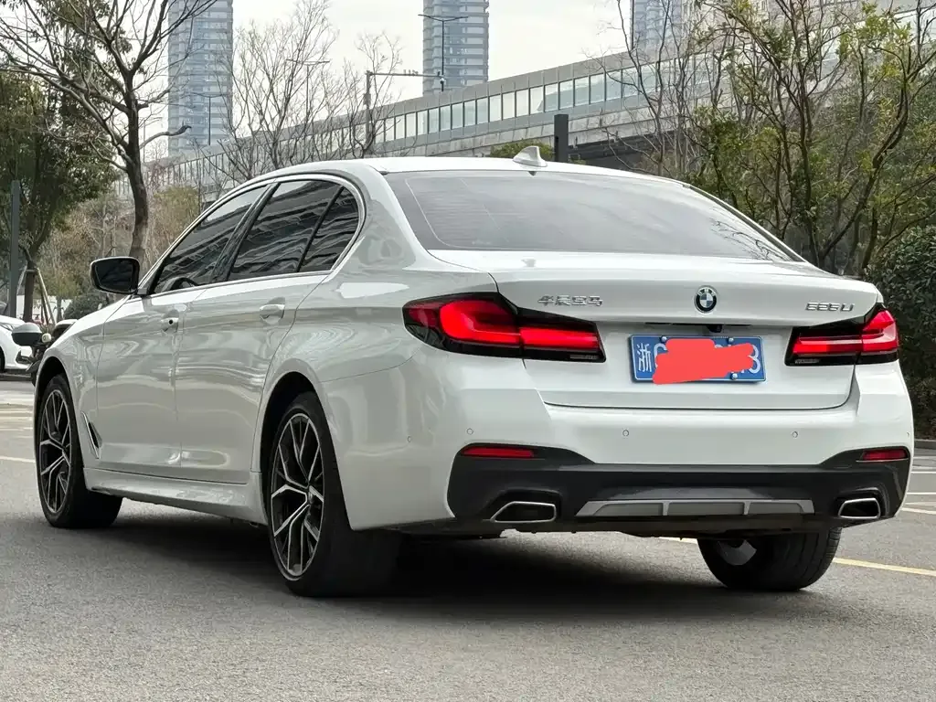 BMW 5 Series — фото 9