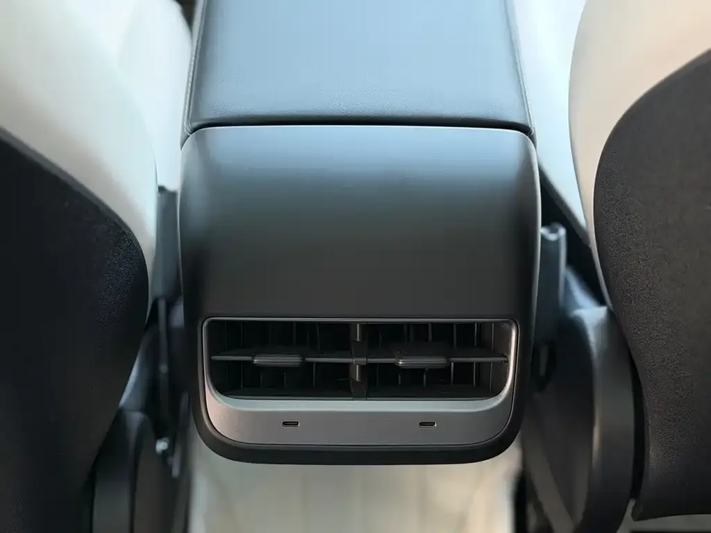 Tesla Model Y 2023 из CN, фото 2