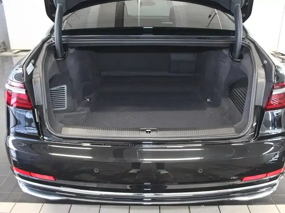 Audi A8 2025 из CN, фото 9