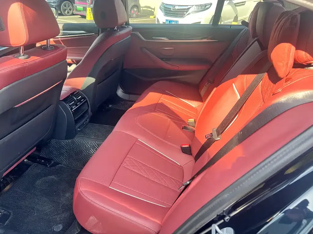 BMW 5 Series 2023 из CN, фото 8