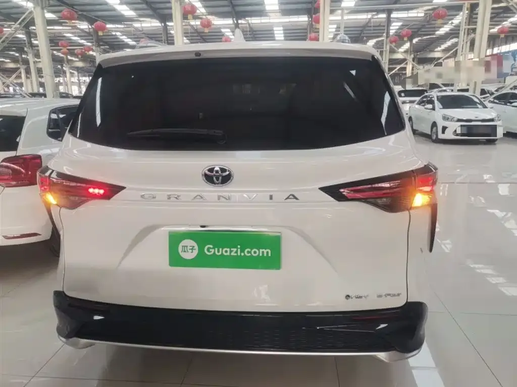 Toyota Granvia 2025 из CN, фото 3