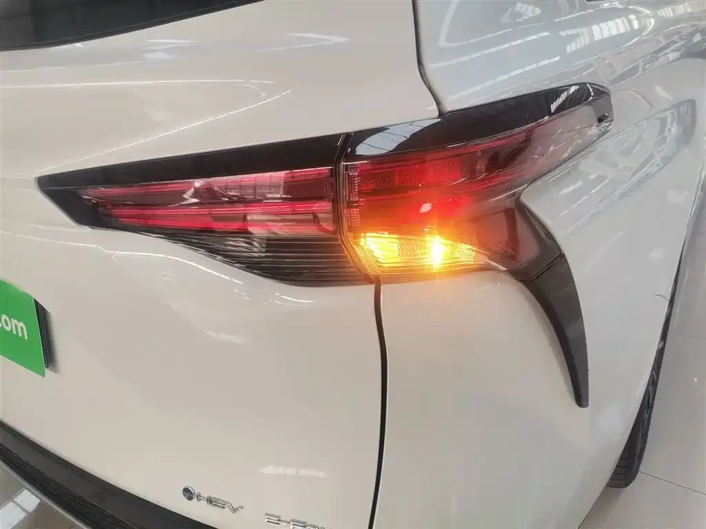 Toyota Granvia 2025 из CN, фото 2