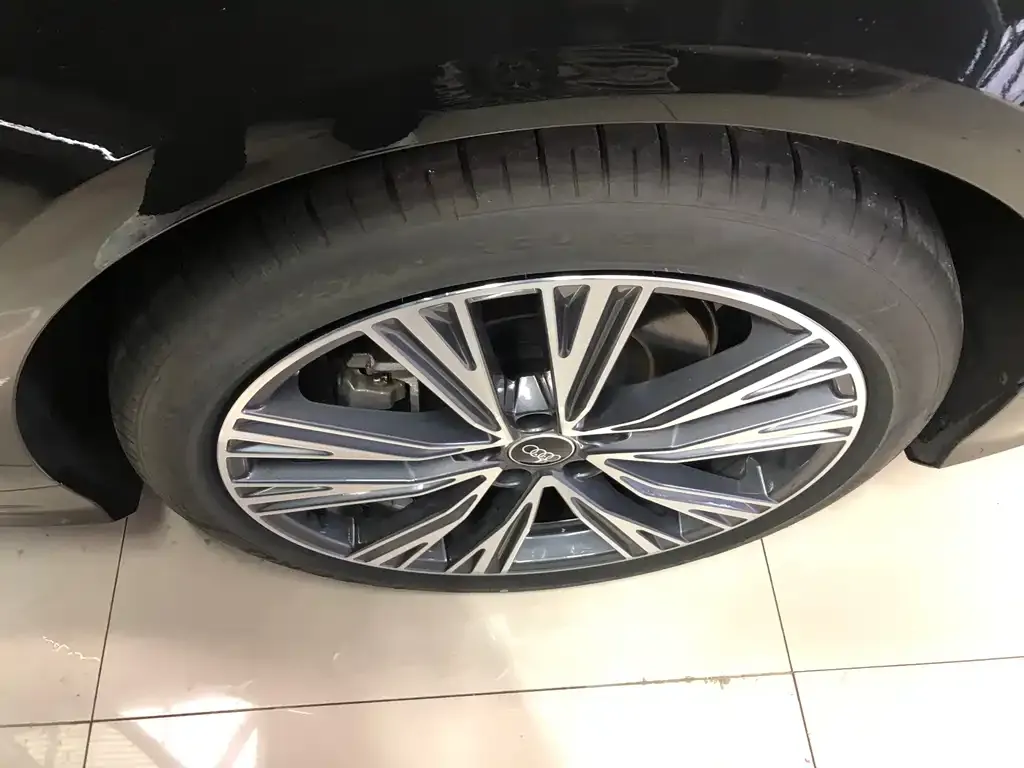 Audi A6L 2025 из CN, фото 10
