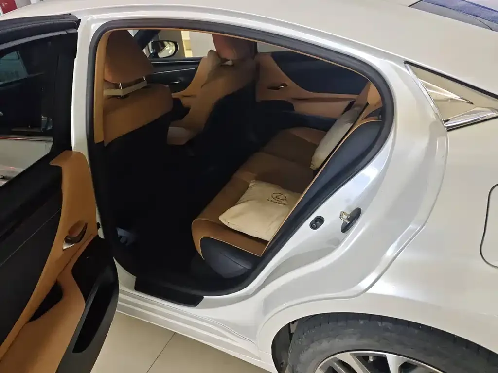 Lexus ES 2024 из CN, фото 3