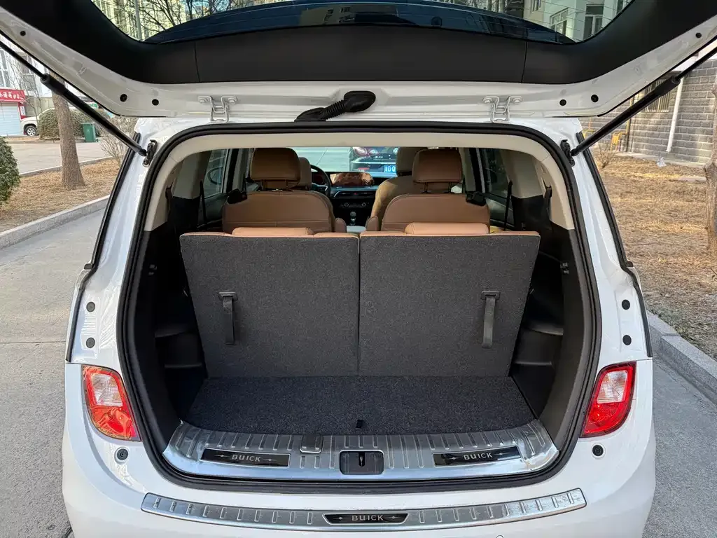 Buick GL6 2023 из CN, фото 3