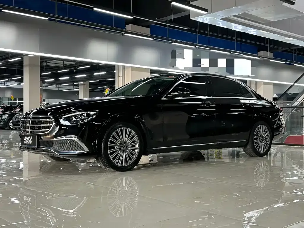 Mercedes-Benz E-Class — фото 1