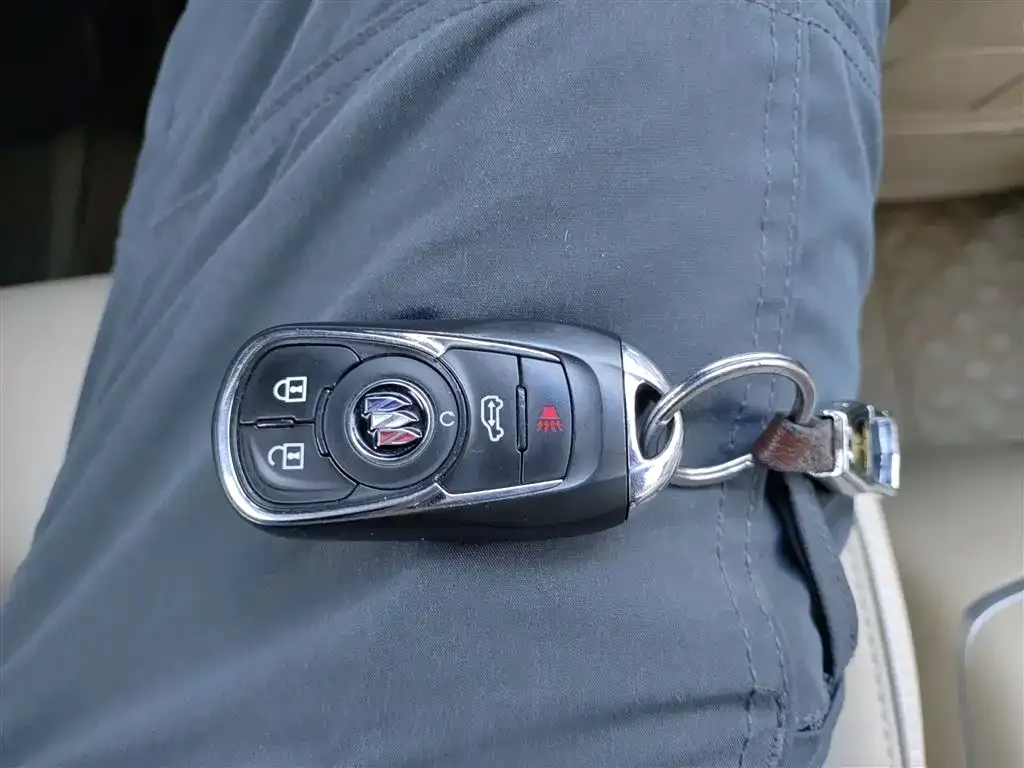 Buick GL8 2023 из CN, фото 9