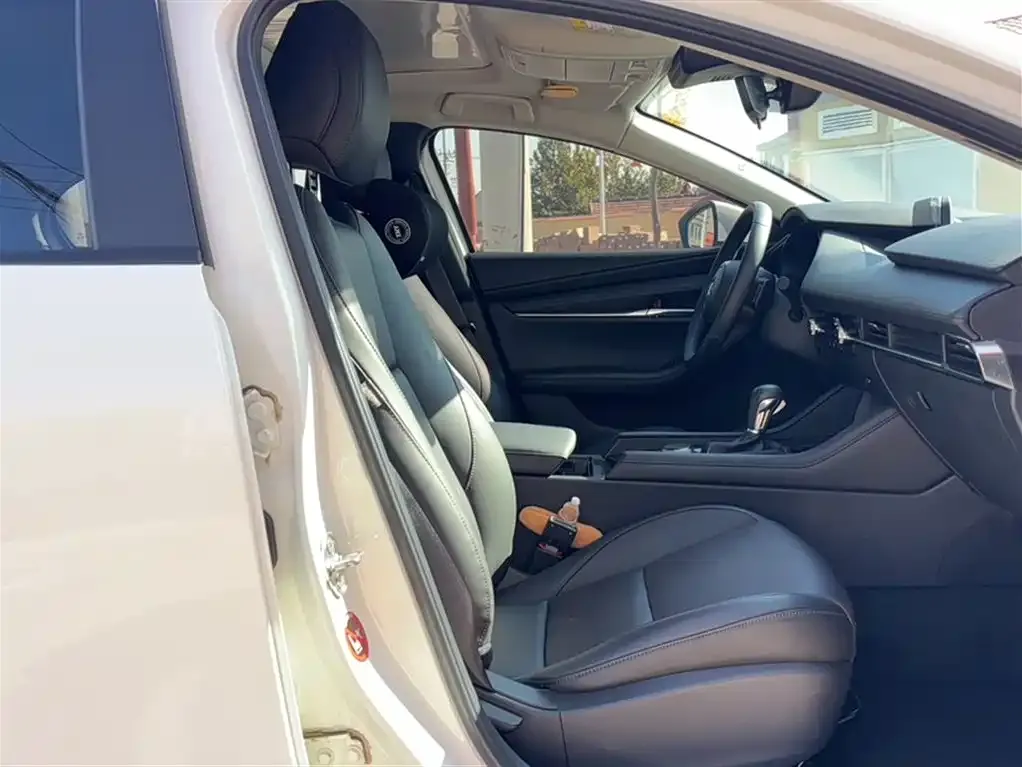 Mazda 3 Axela 2023 из CN, фото 4