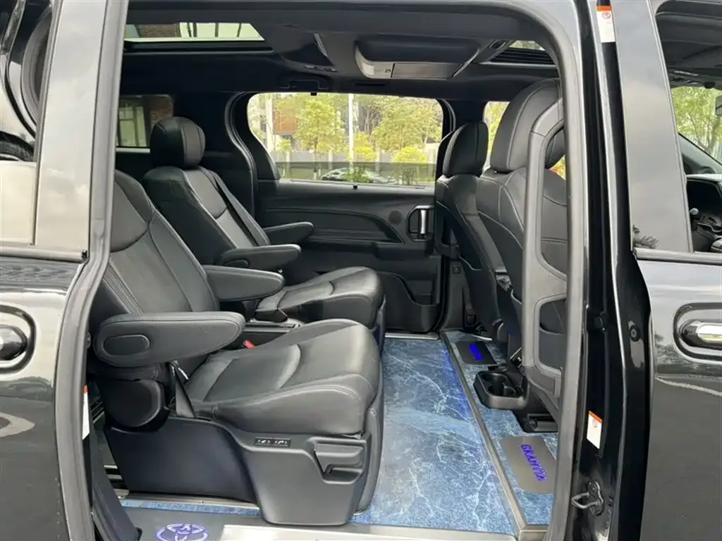 Toyota Granvia — фото 7