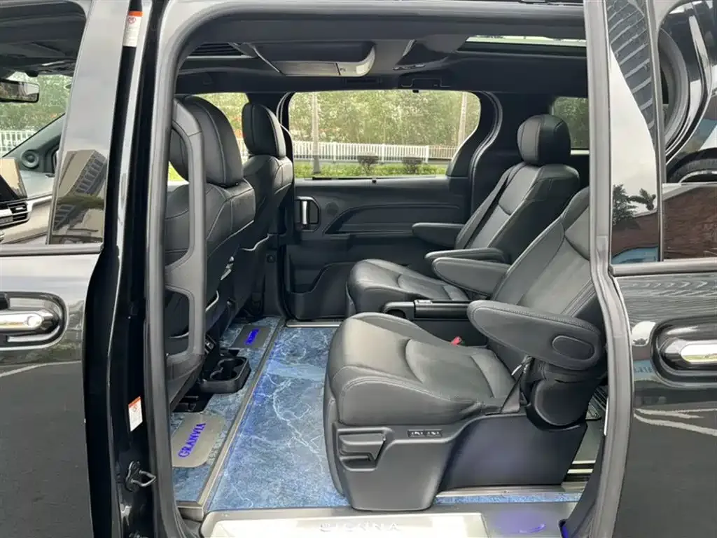 Toyota Granvia — фото 10