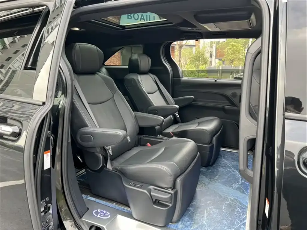 Toyota Granvia — фото 5