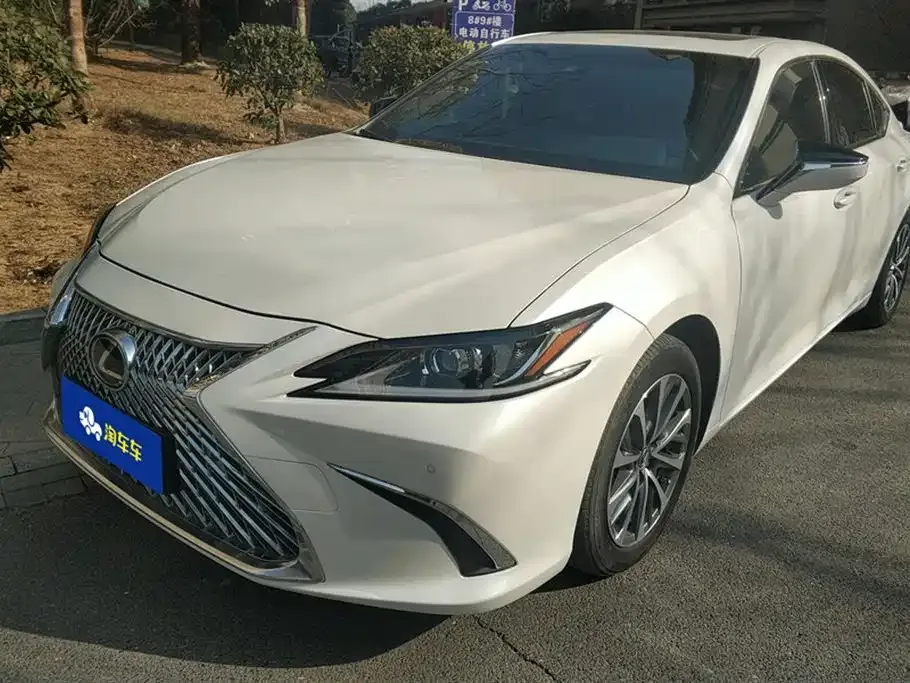 Lexus ES — фото 1