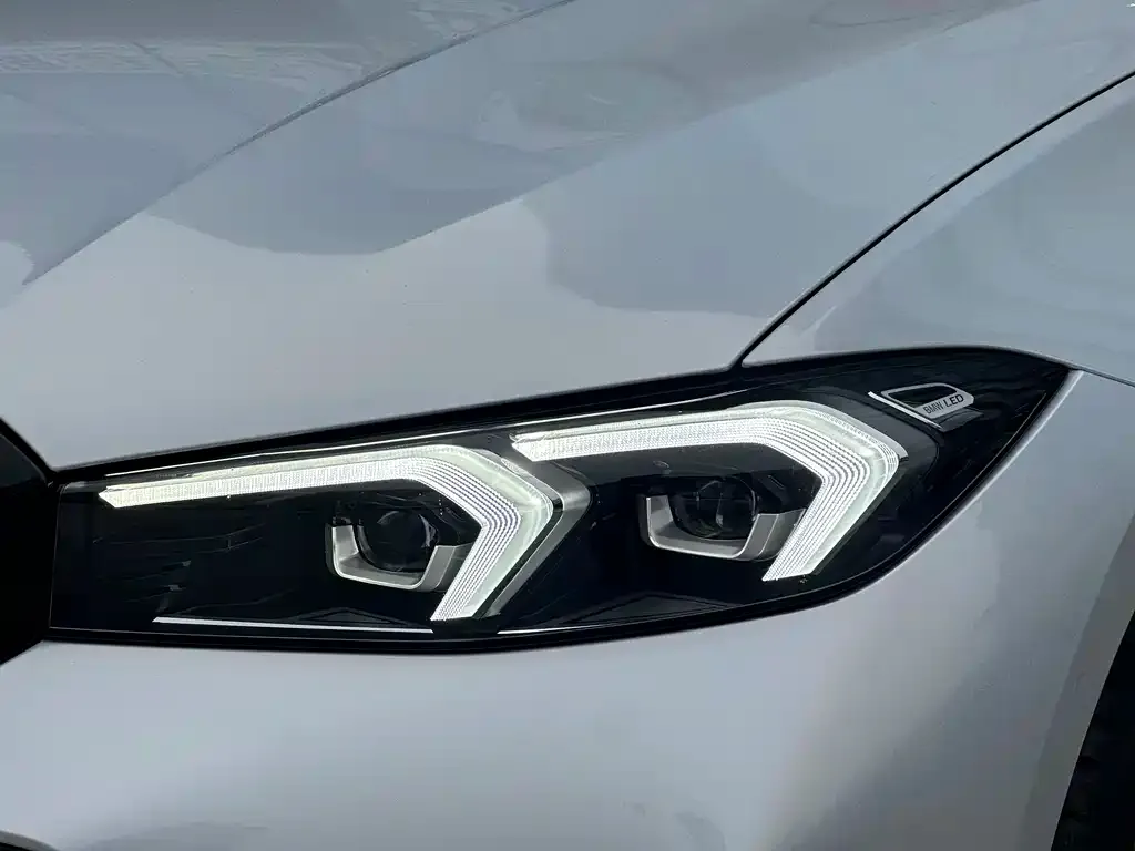 BMW 3 Series 2024 из CN, фото 8