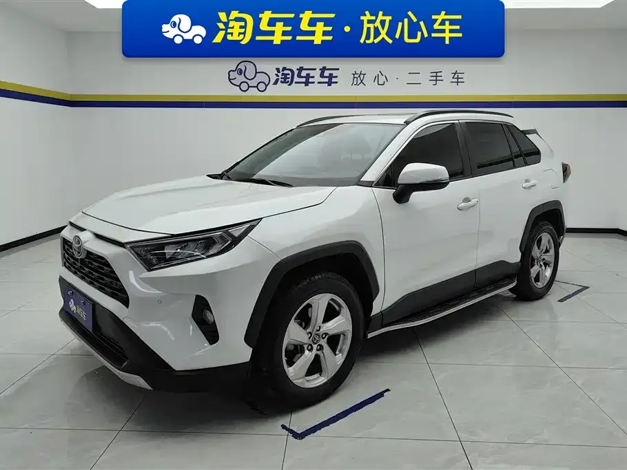 Toyota RAV4 — фото 1