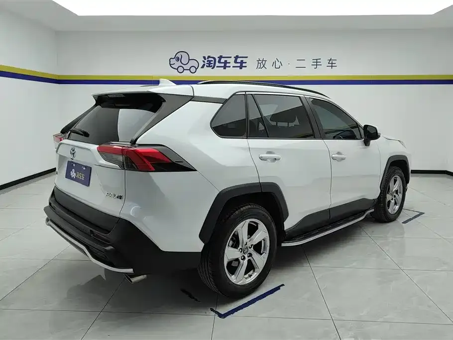 Toyota RAV4 — фото 10