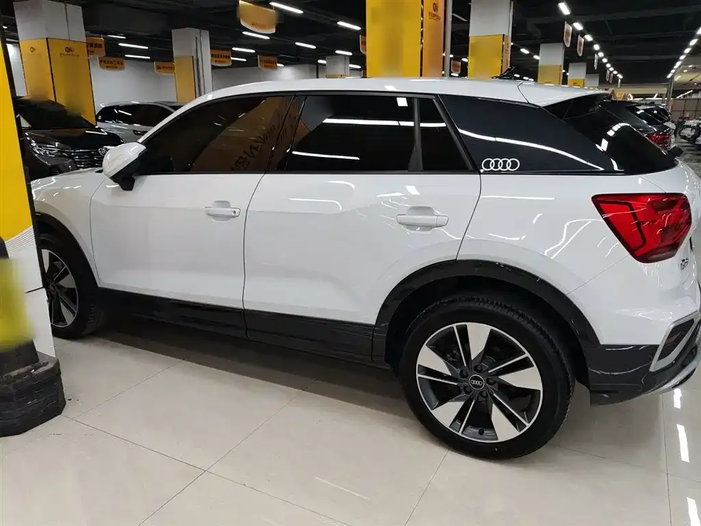 Audi Q2L — фото 3