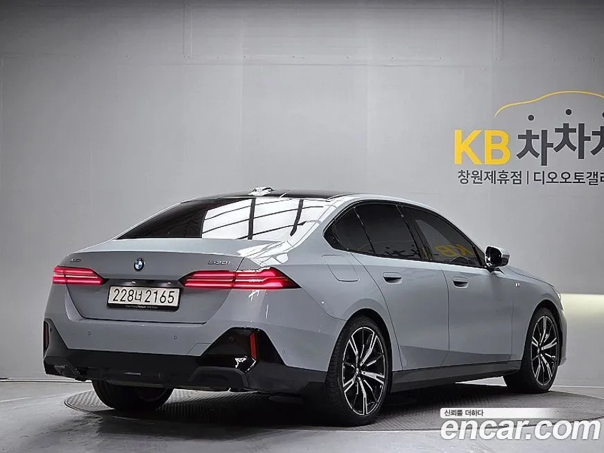 BMW 5-Series 2025 из KR, фото 3