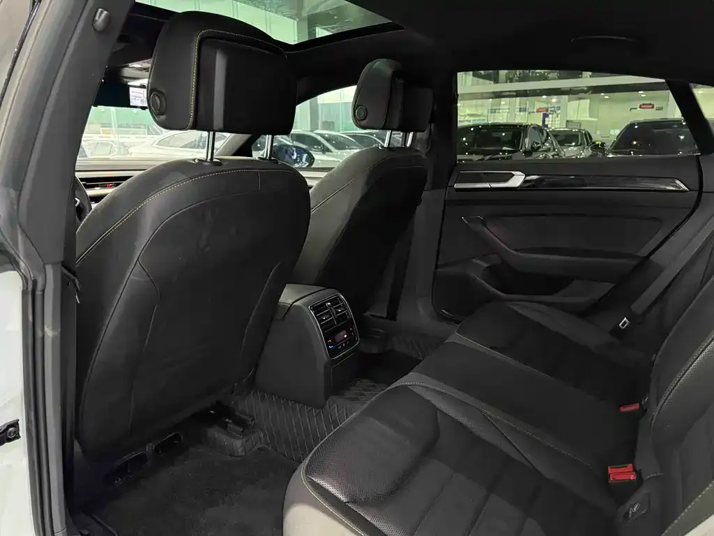 Volkswagen CC 2023 из CN, фото 10