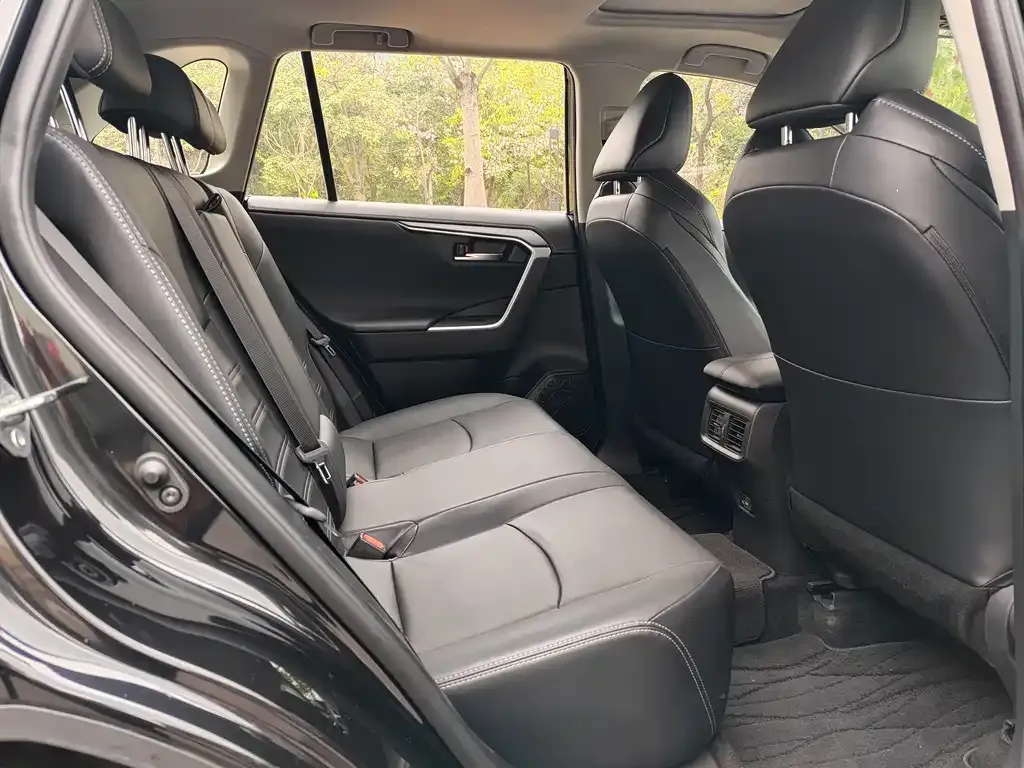 Toyota Wildlander 2022 из CN, фото 7