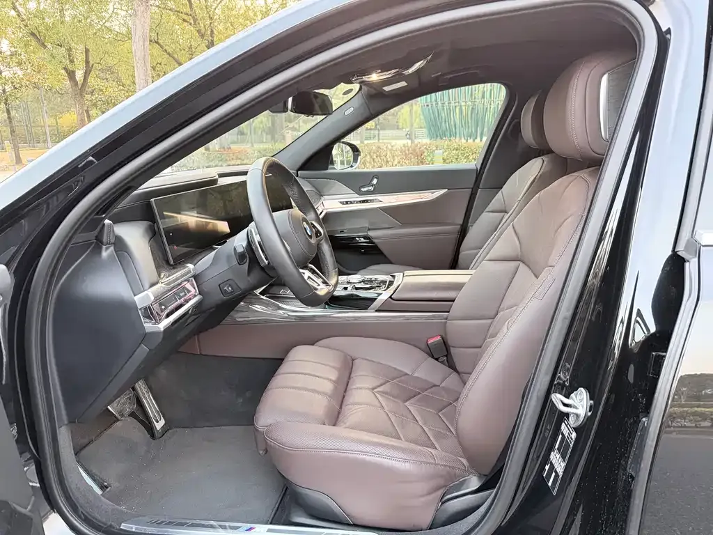 BMW 7 Series 2025 из CN, фото 6