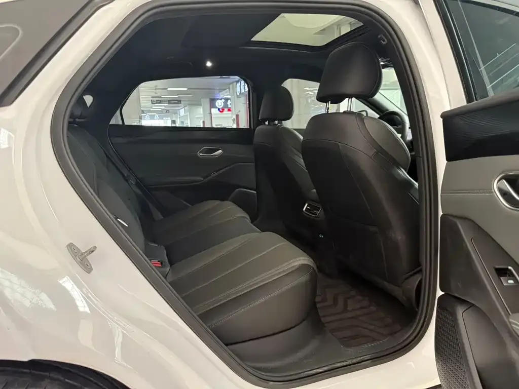 BYD Qin L — фото 10