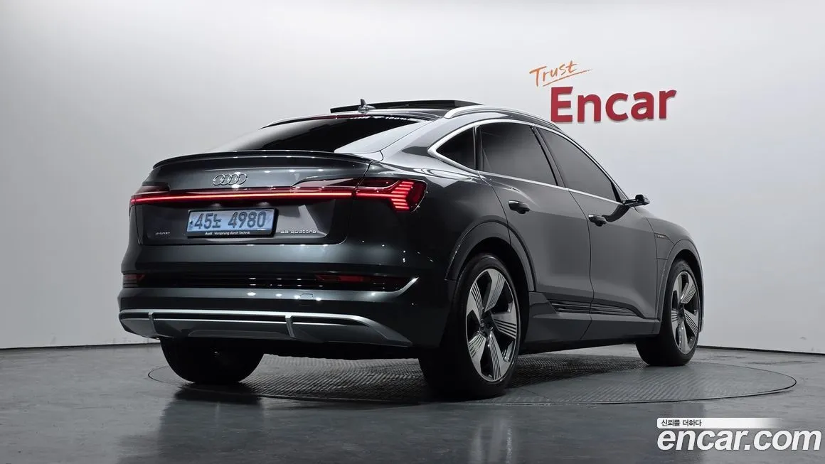 Audi e-tron 2022 из KR, фото 5