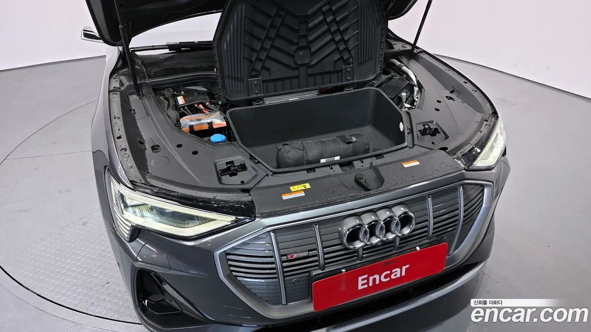 Audi e-tron 2022 из KR, фото 8