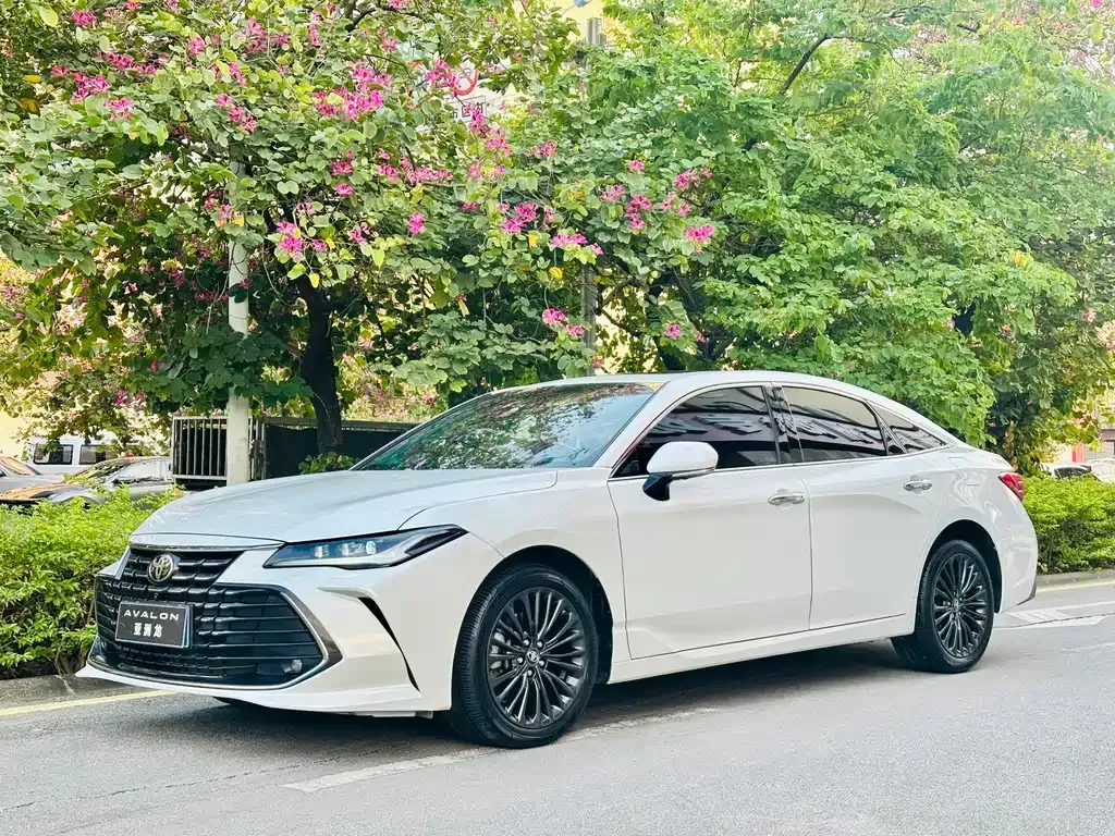 Toyota Avalon 2023 из CN, фото 1