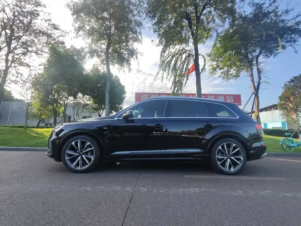 Audi Q7 2021 из CN, фото 4