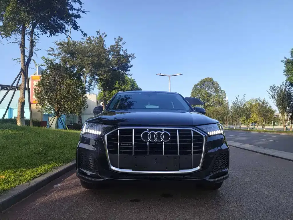 Audi Q7 2021 из CN, фото 7