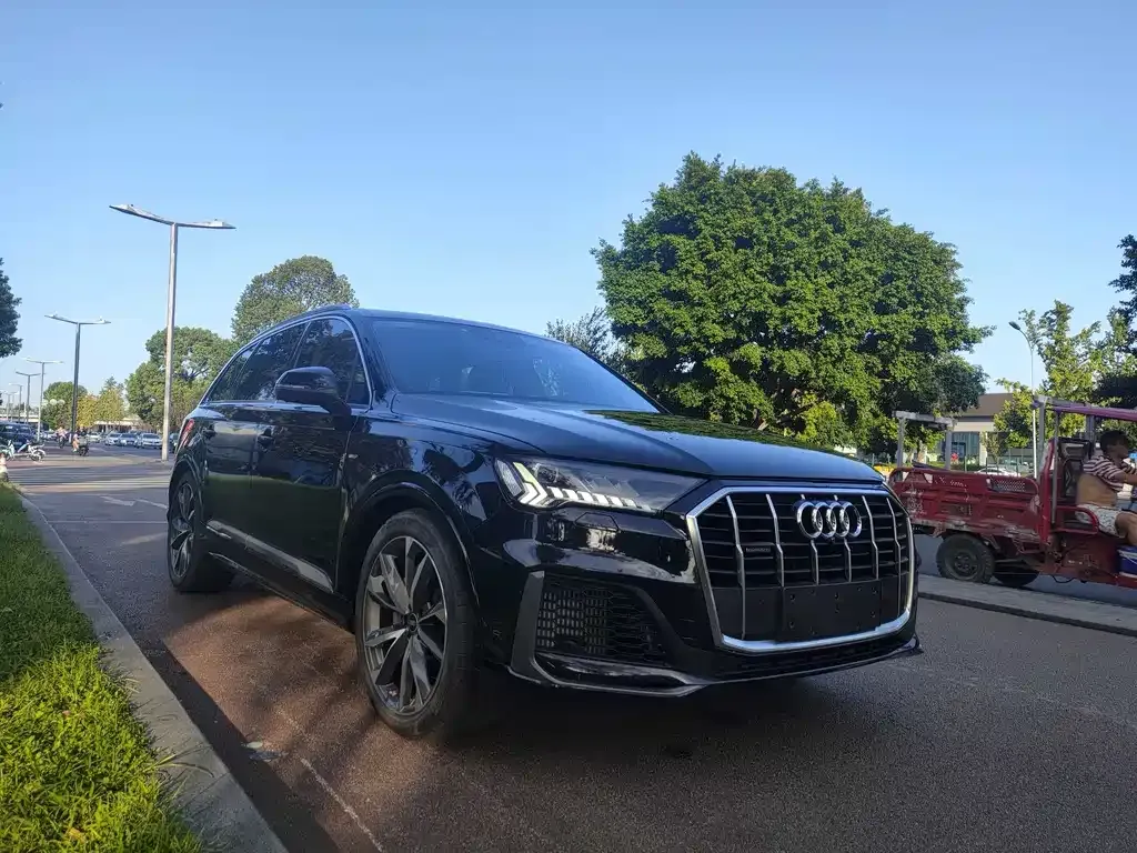 Audi Q7 2021 из CN, фото 9