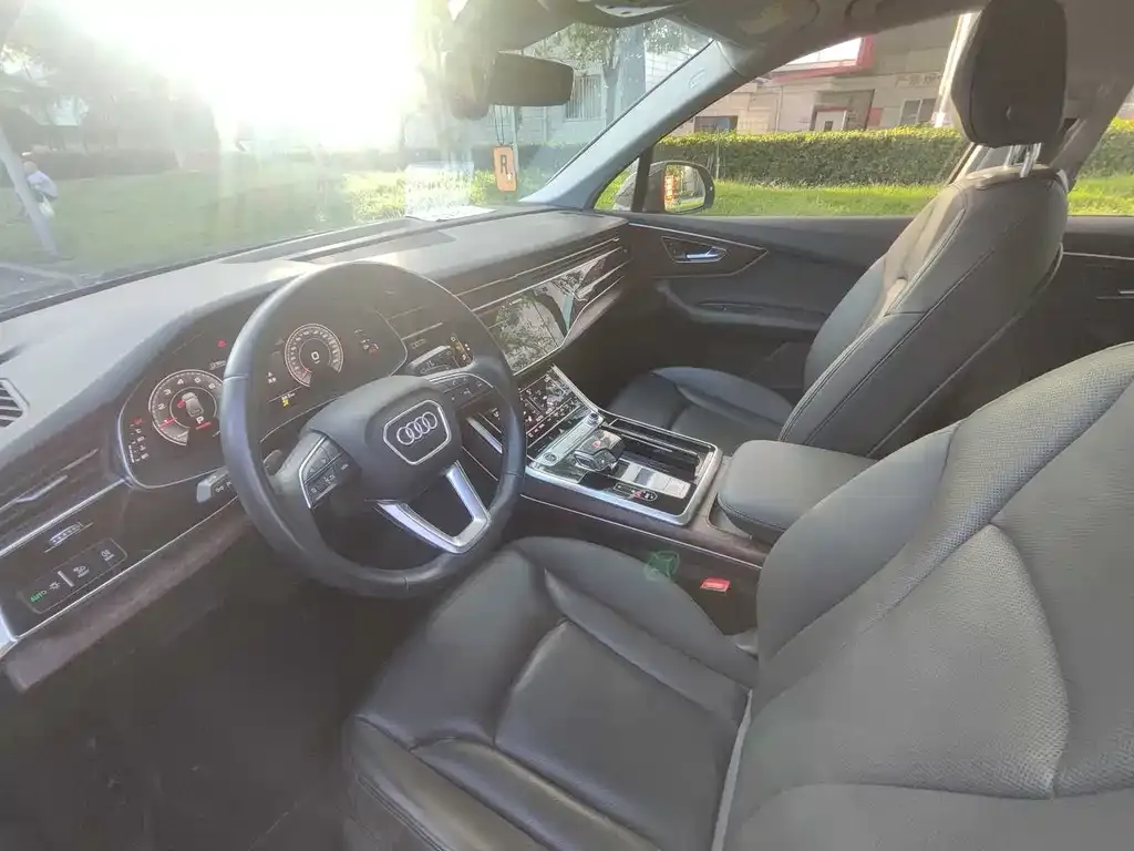 Audi Q7 2021 из CN, фото 5