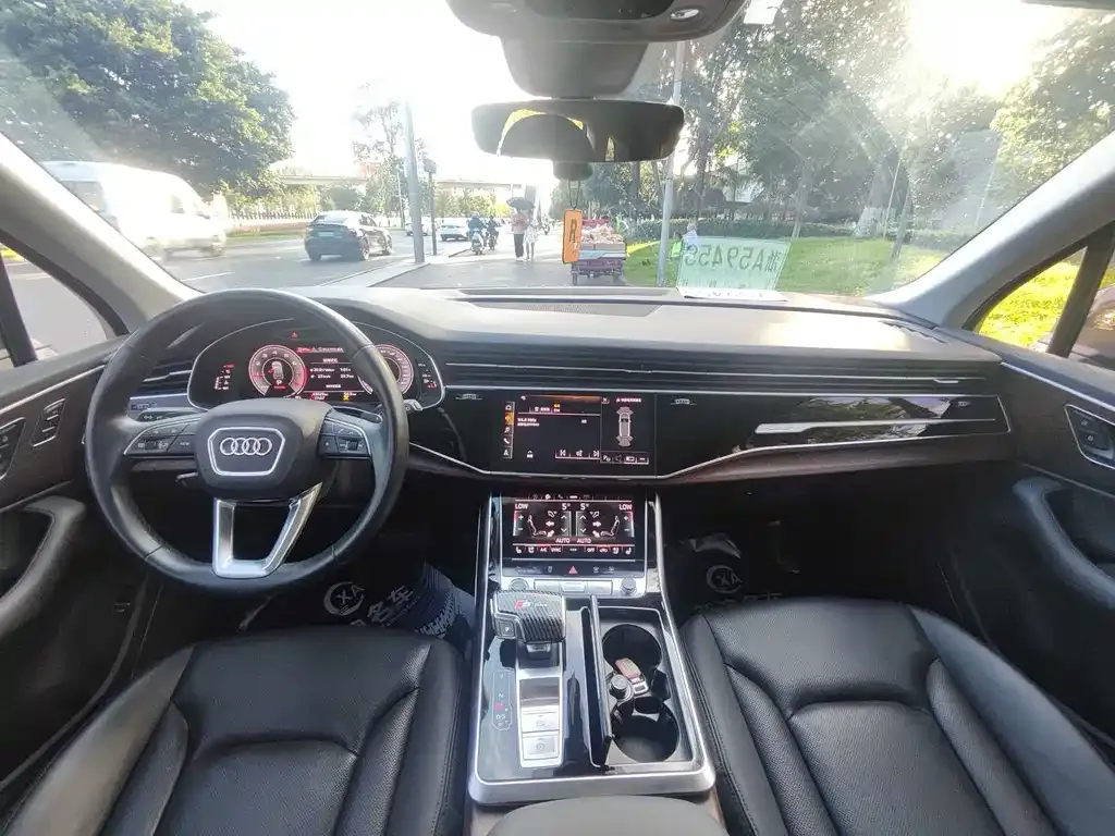 Audi Q7 2021 из CN, фото 3