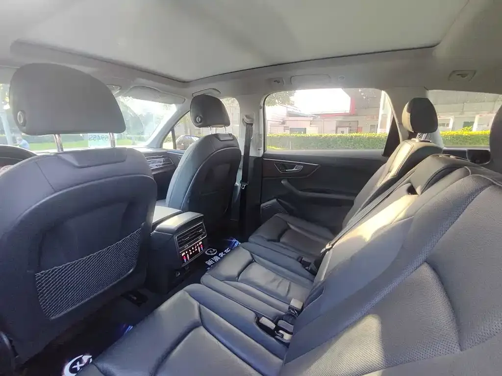 Audi Q7 2021 из CN, фото 2
